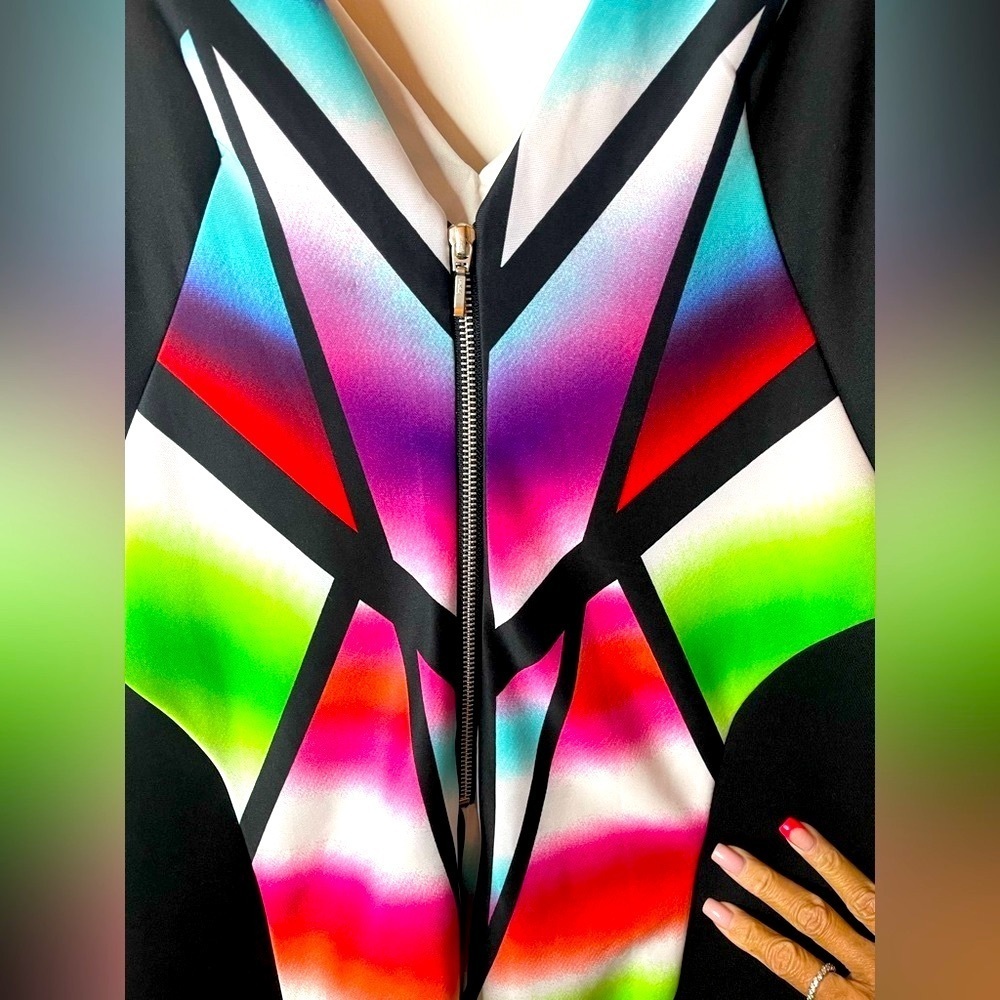 Bisou Bisou Vibrant Geometric Scuba Black Dress. 95% Polyester. 5% Spandex - Picture 4 of 6